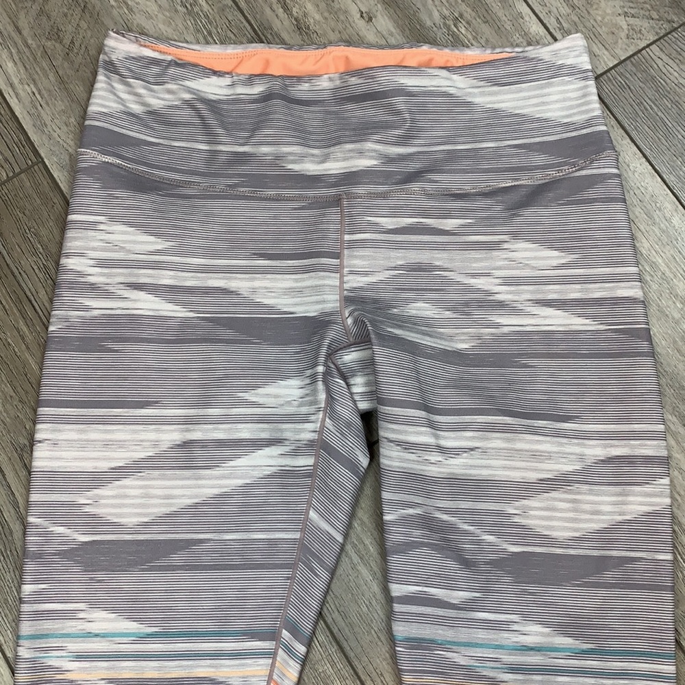 Prana Pillar Printed Capri Leggings - Picture 4 of 8
